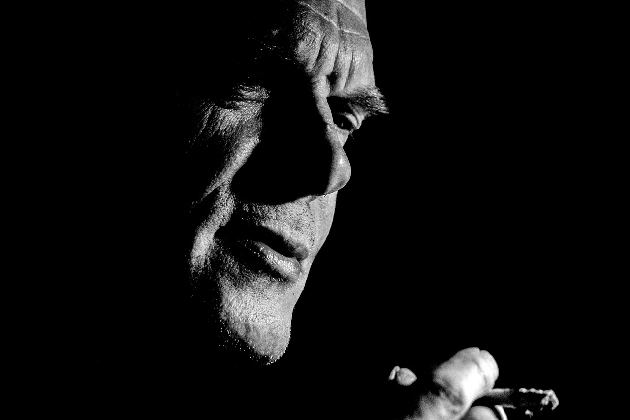 口内炎と口臭の原因は何ですか？